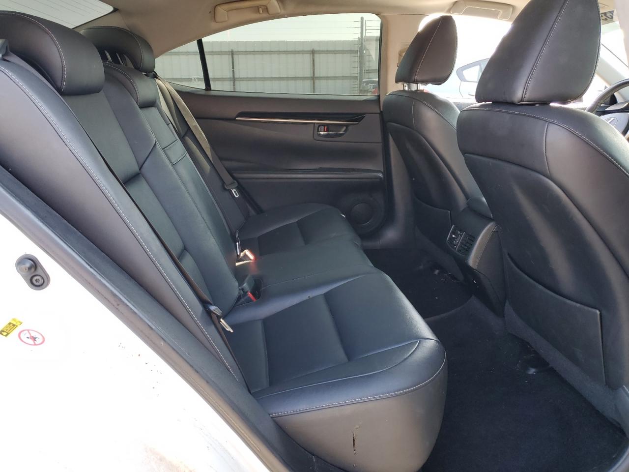 2014 Lexus ES - Image 10