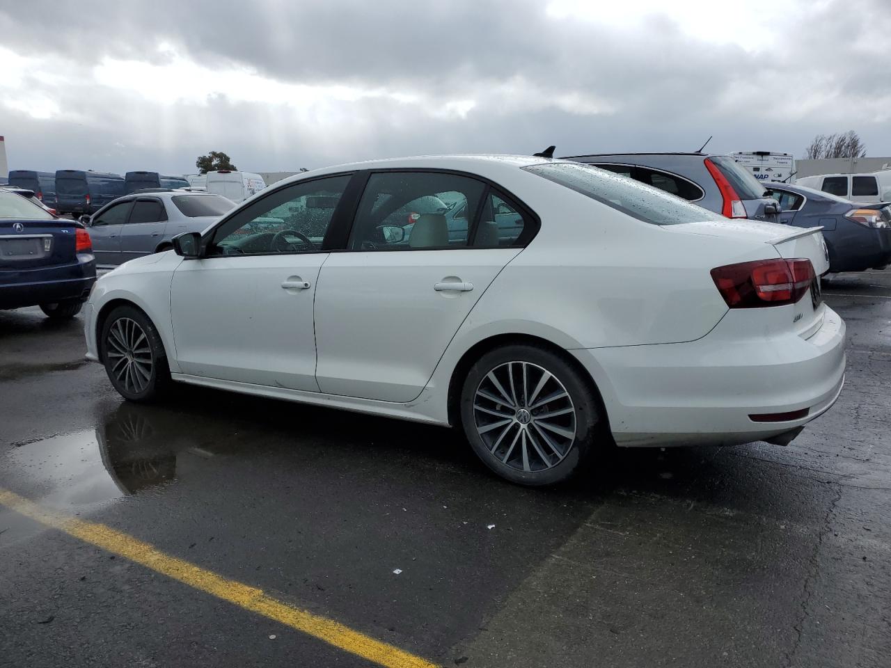 2016 Volkswagen Jetta - Image 2