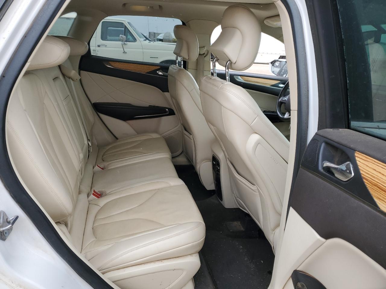 2015 Lincoln MKZ - Image 11