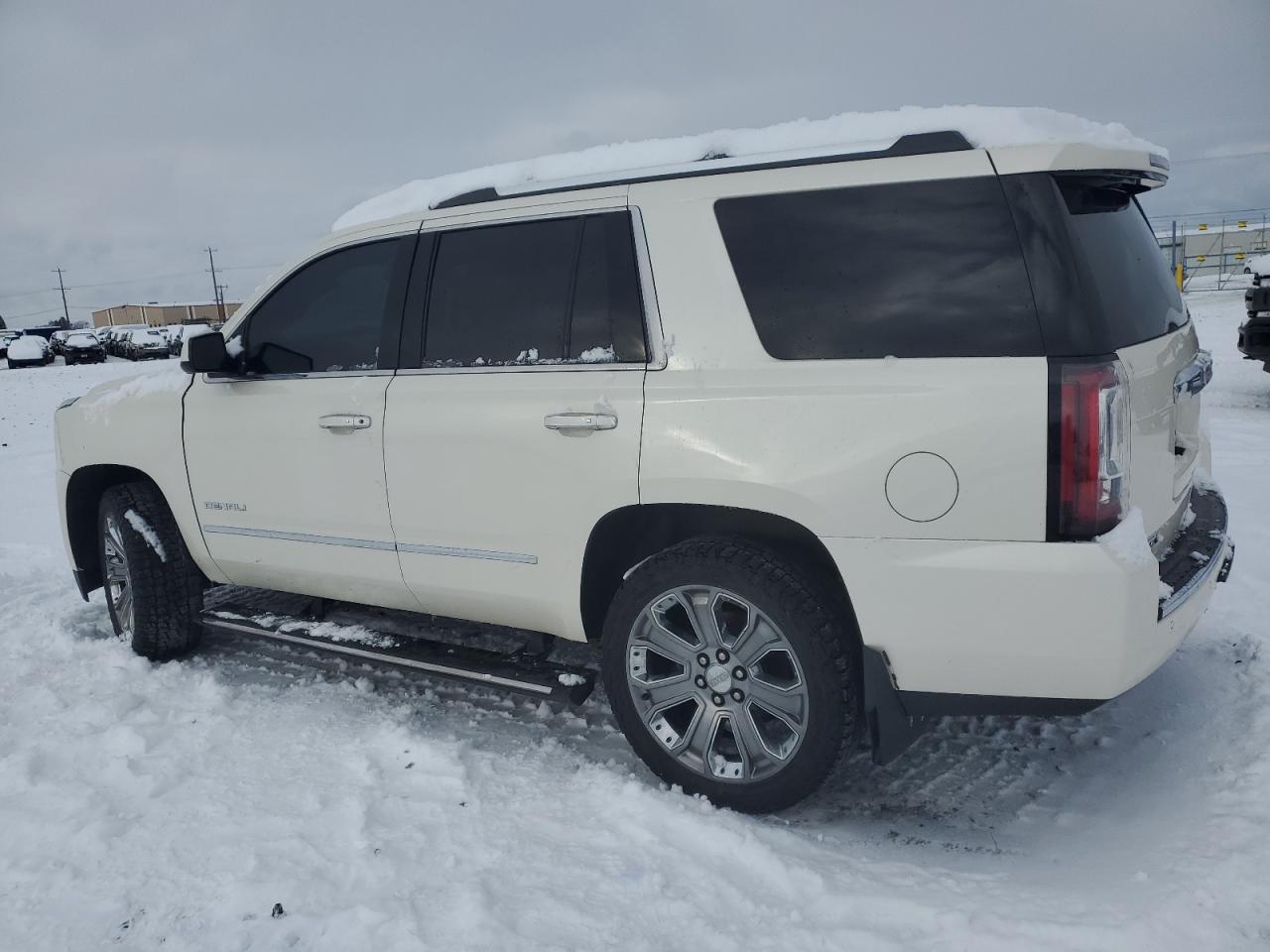 2015 GMC Yukon - Image 2