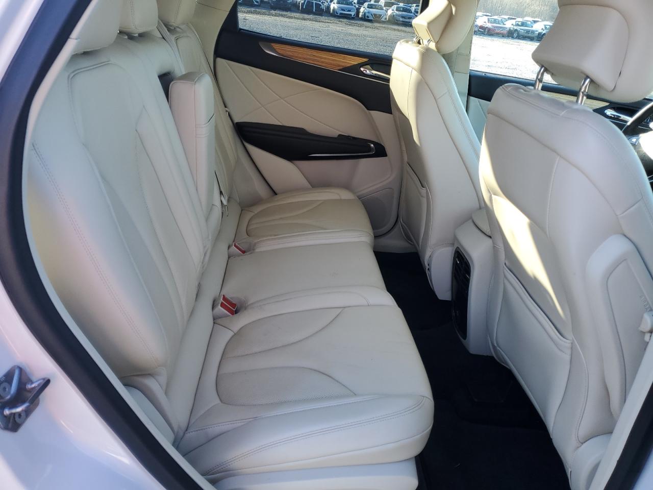 2015 Lincoln MKZ - Image 12