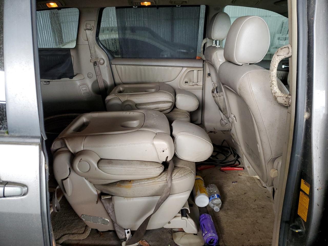 2004 Toyota Sienna - Image 11