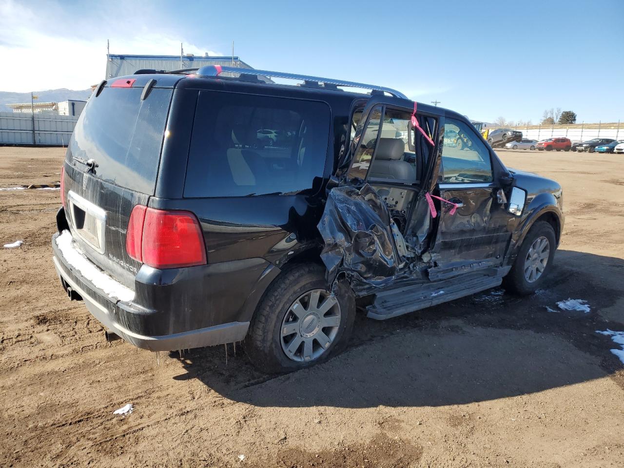 2004 Lincoln Navigator - Image 3