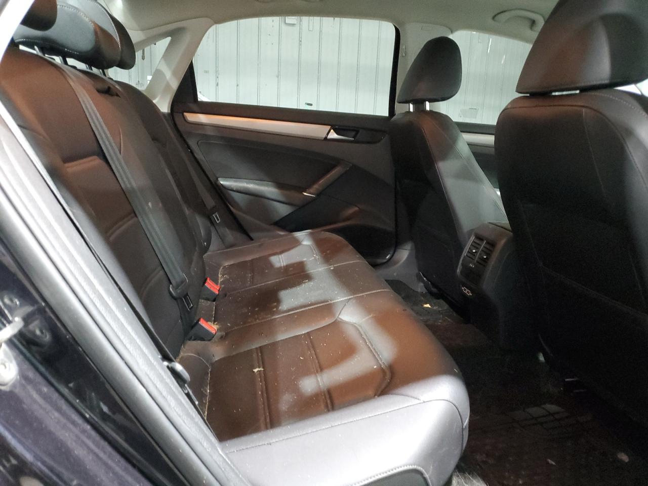 2021 Volkswagen Passat - Image 10