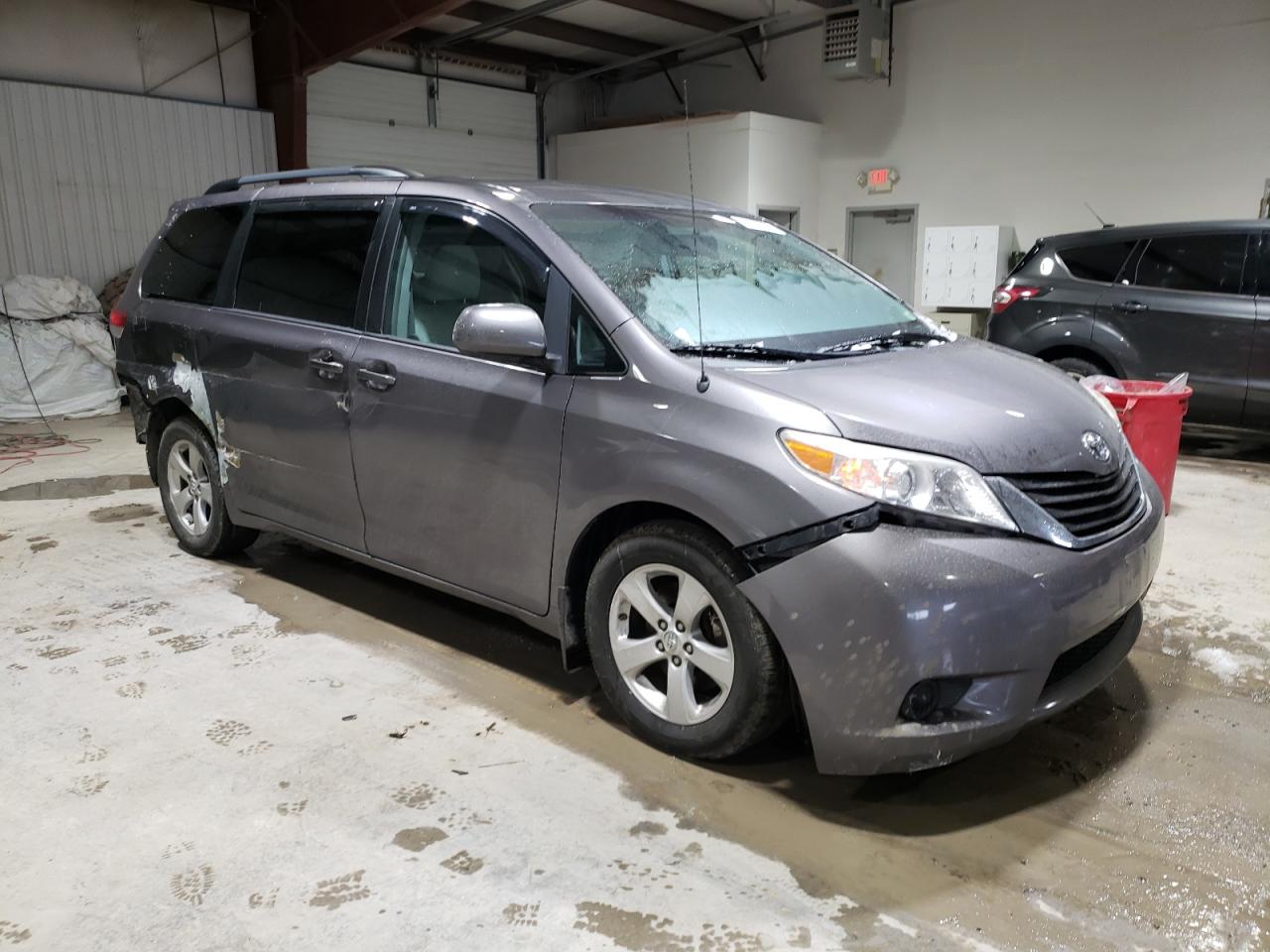 2014 Toyota Sienna - Image 4