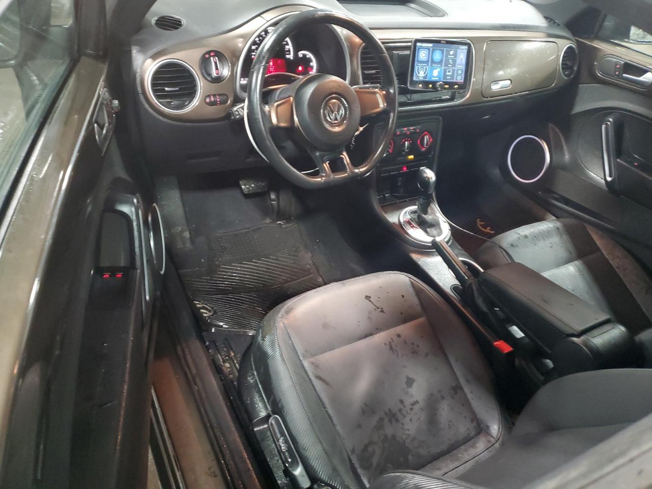 2013 Volkswagen Beetle - Image 8