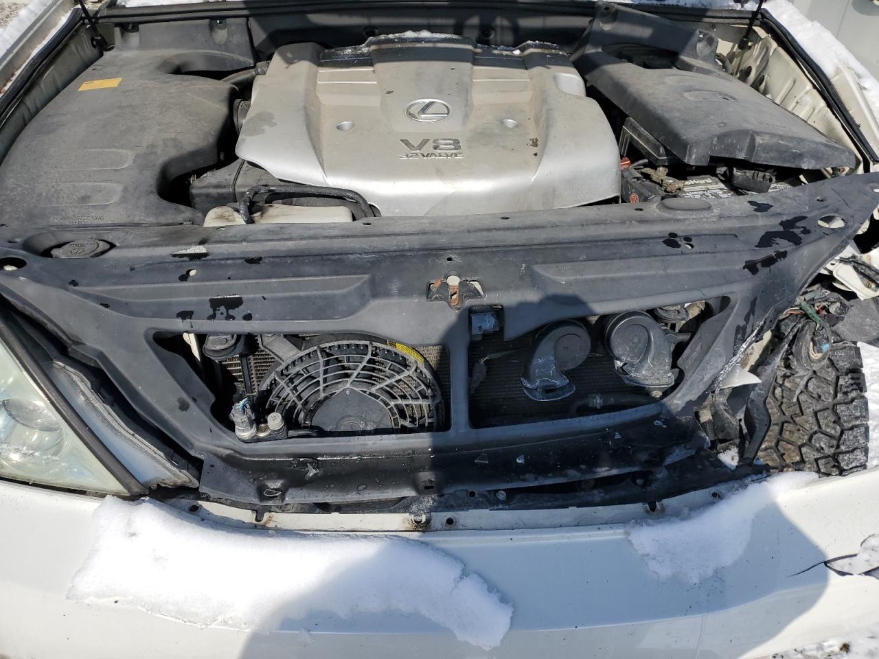 2004 Lexus GX - Image 12