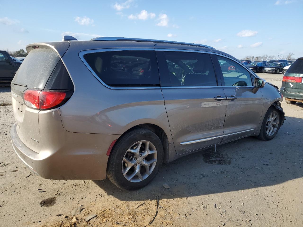2018 Chrysler Pacifica - Image 3