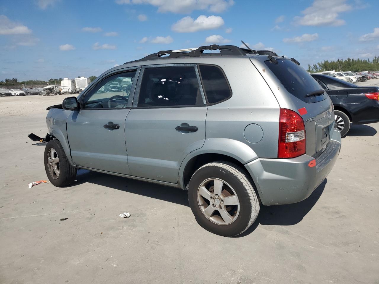 2005 Hyundai Tucson - Image 2