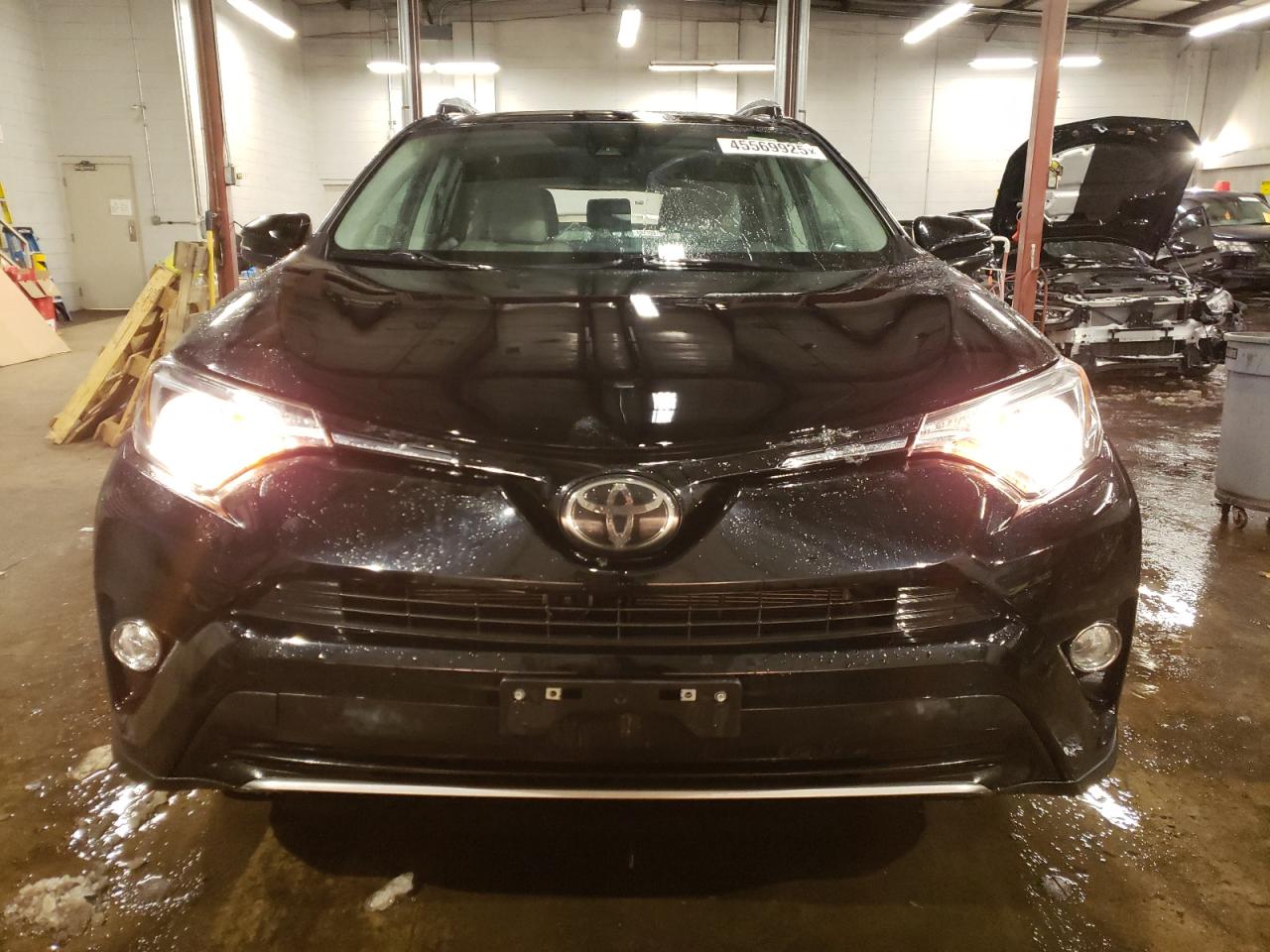 2017 Toyota RAV 4 - Image 5