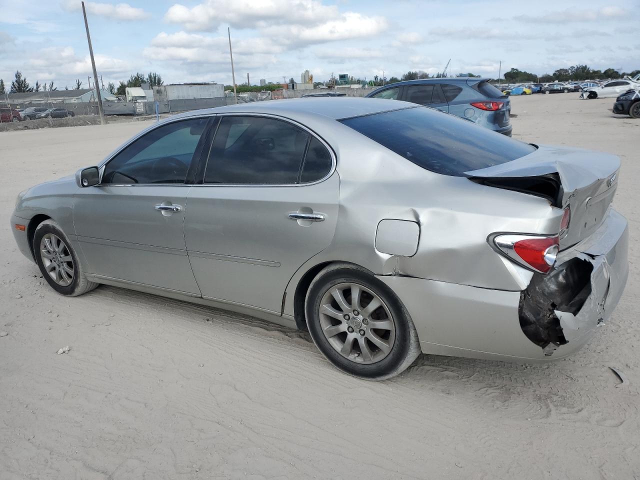 2003 Lexus ES - Image 2