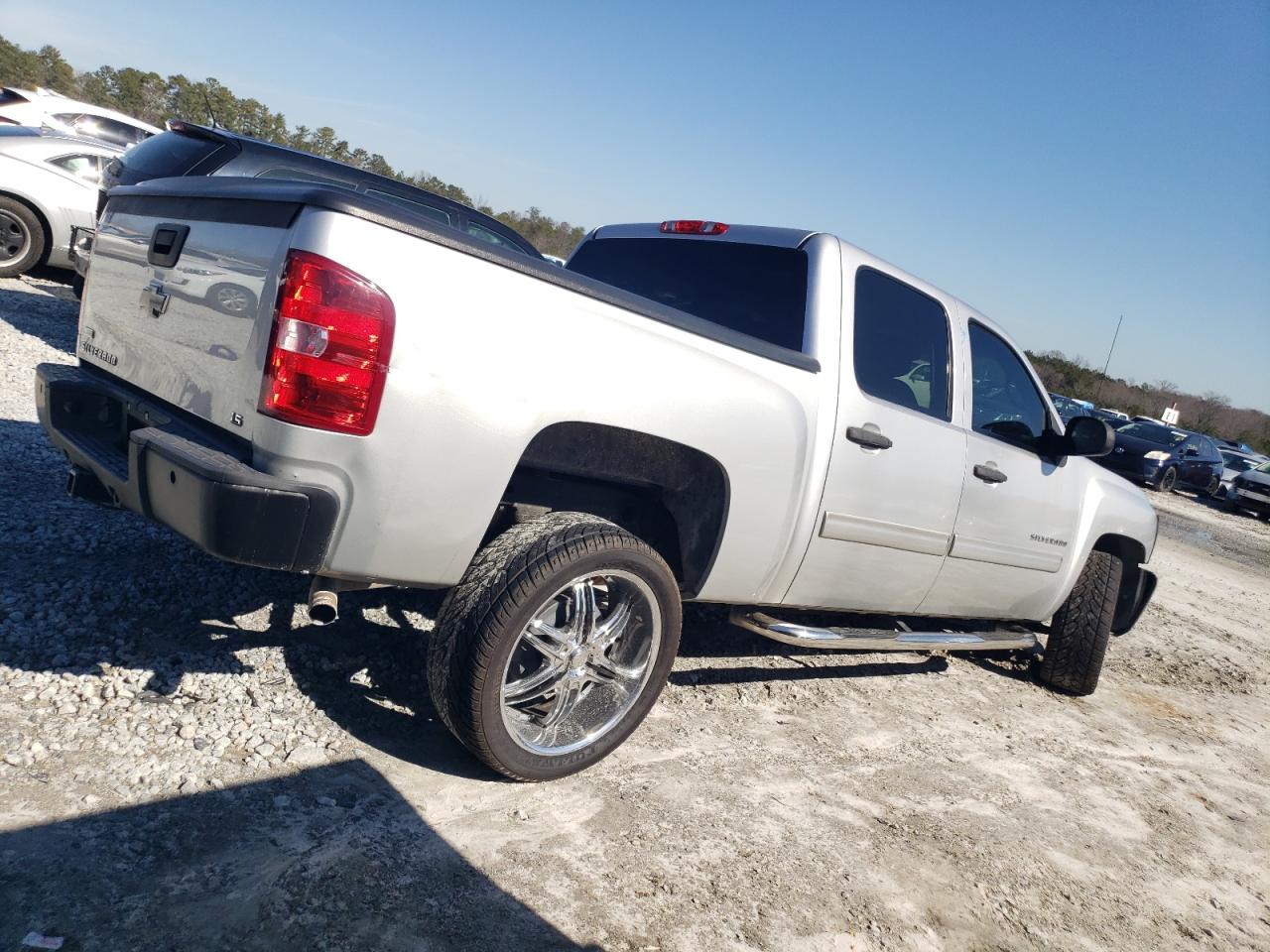 2011 Chevrolet Silverado - Image 3