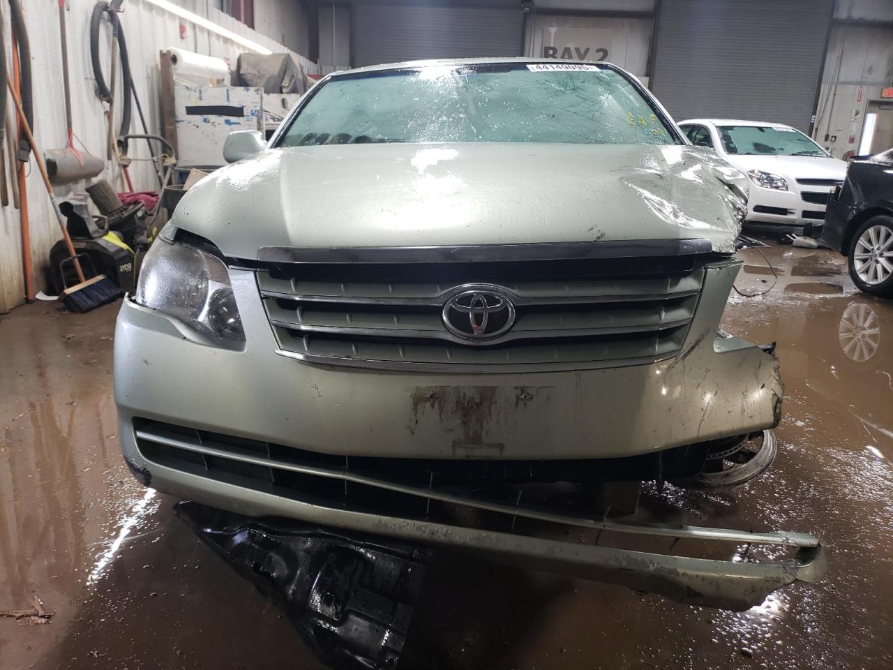 2005 Toyota Avalon - Image 5