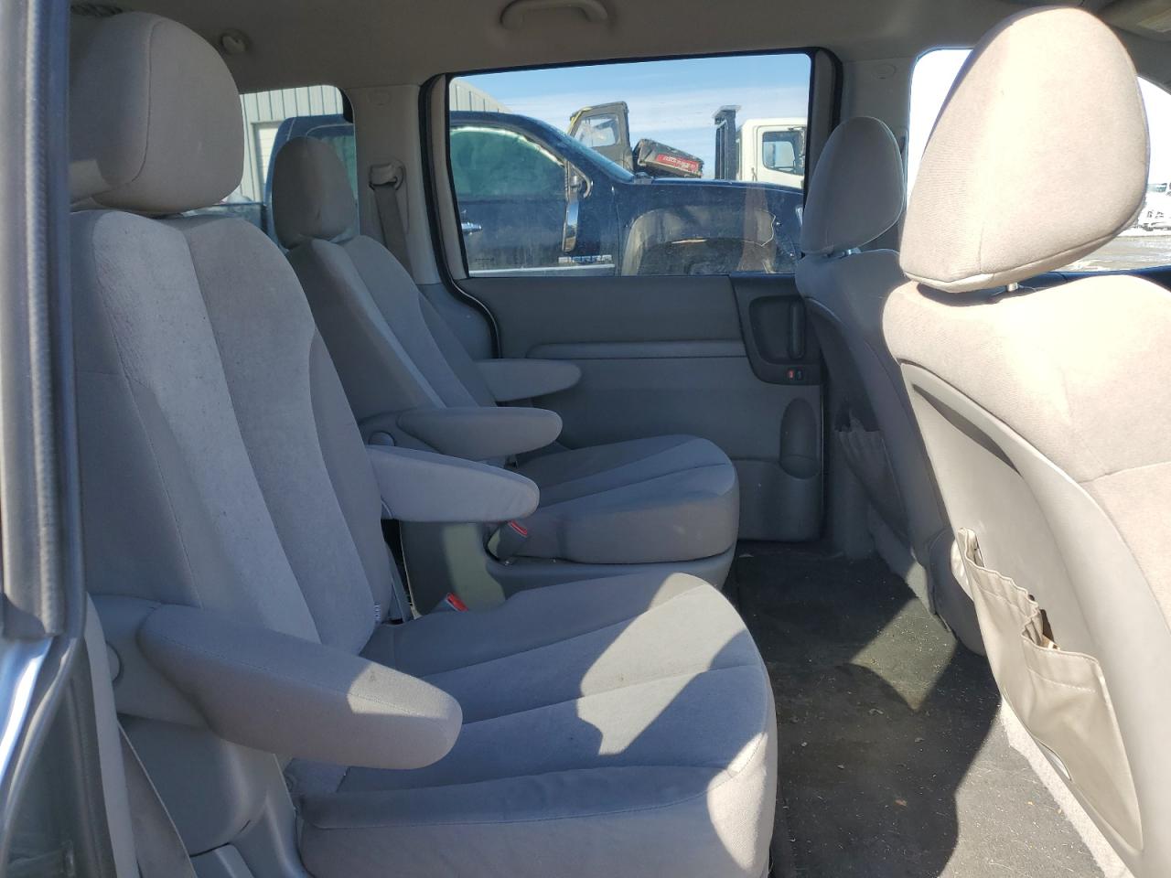 2012 Kia Sedona - Image 11
