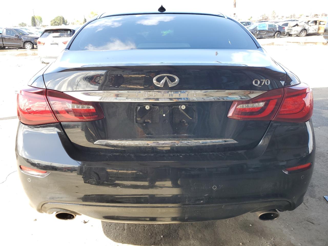 2015 Infiniti Q70 - Image 6