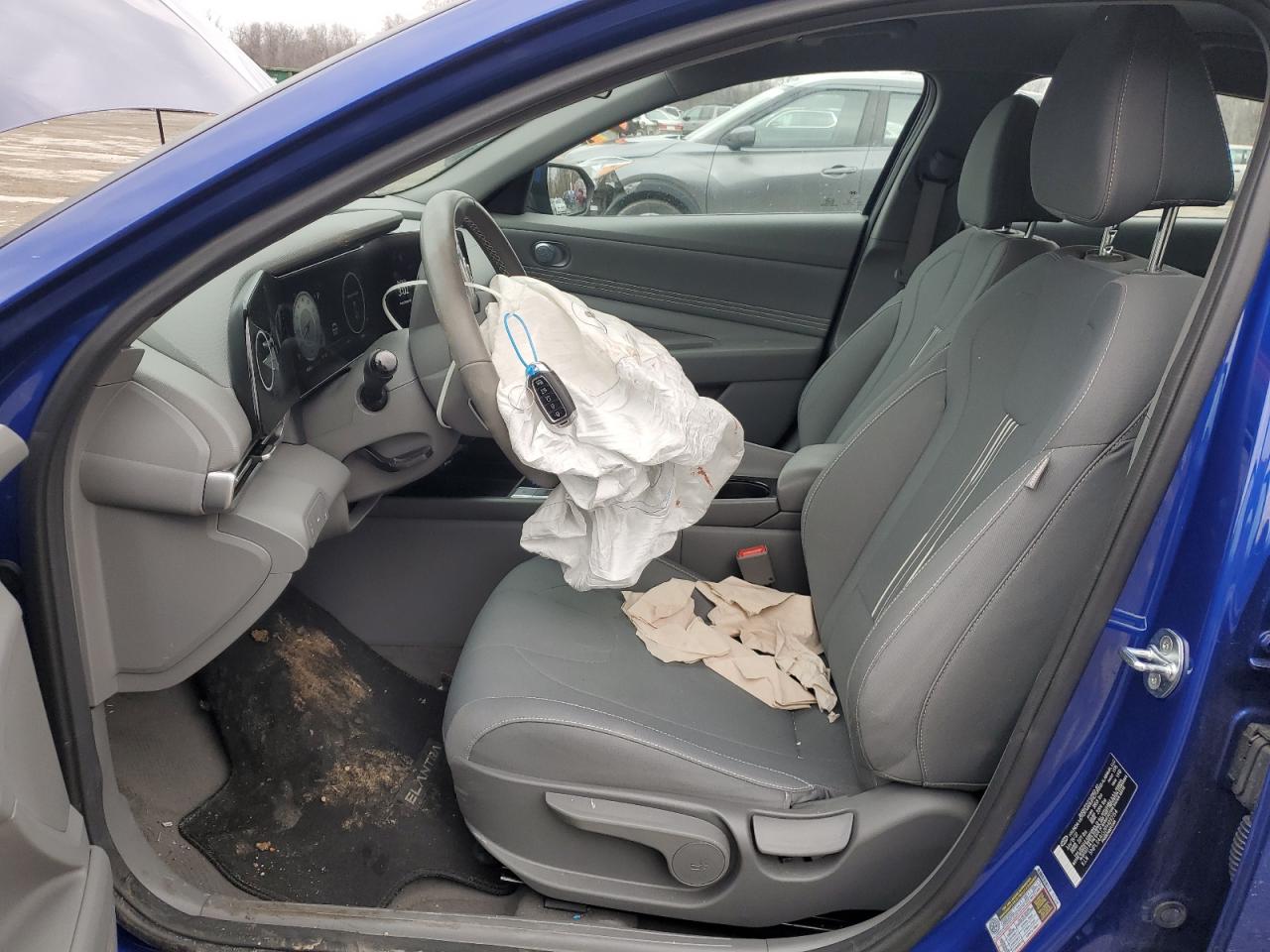 2023 Hyundai Elantra - Image 7