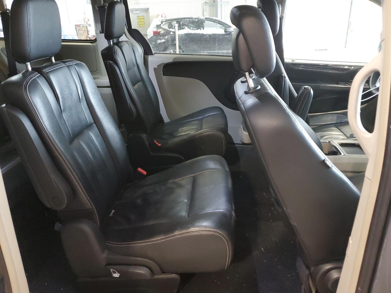2015 Chrysler Town & Country - Image 11