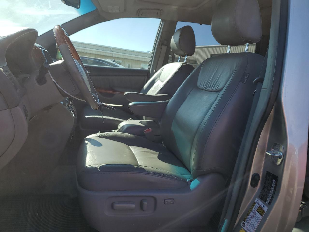 2009 Toyota Sienna - Image 7