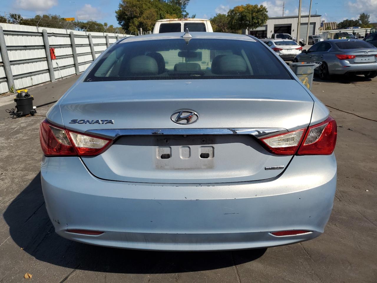 2011 Hyundai Sonata - Image 6