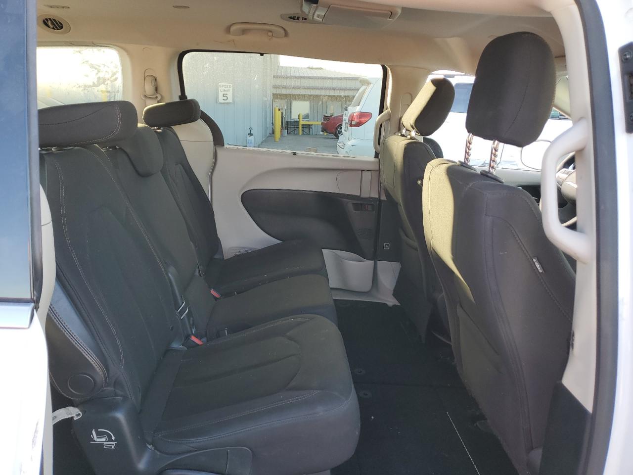 2020 Chrysler Pacifica - Image 11