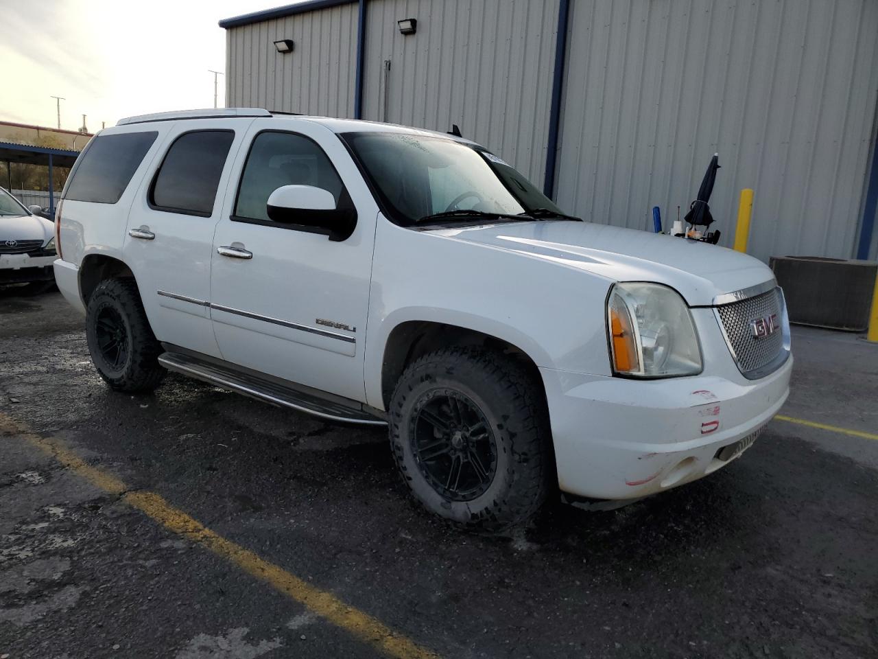 2010 GMC Yukon - Image 4
