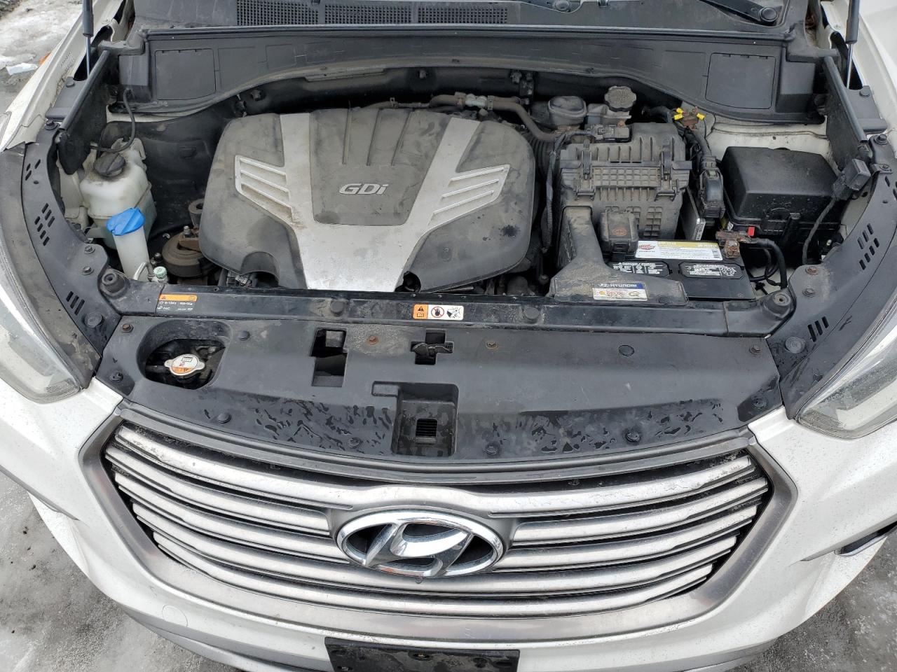 2017 Hyundai Santa Fe - Image 12