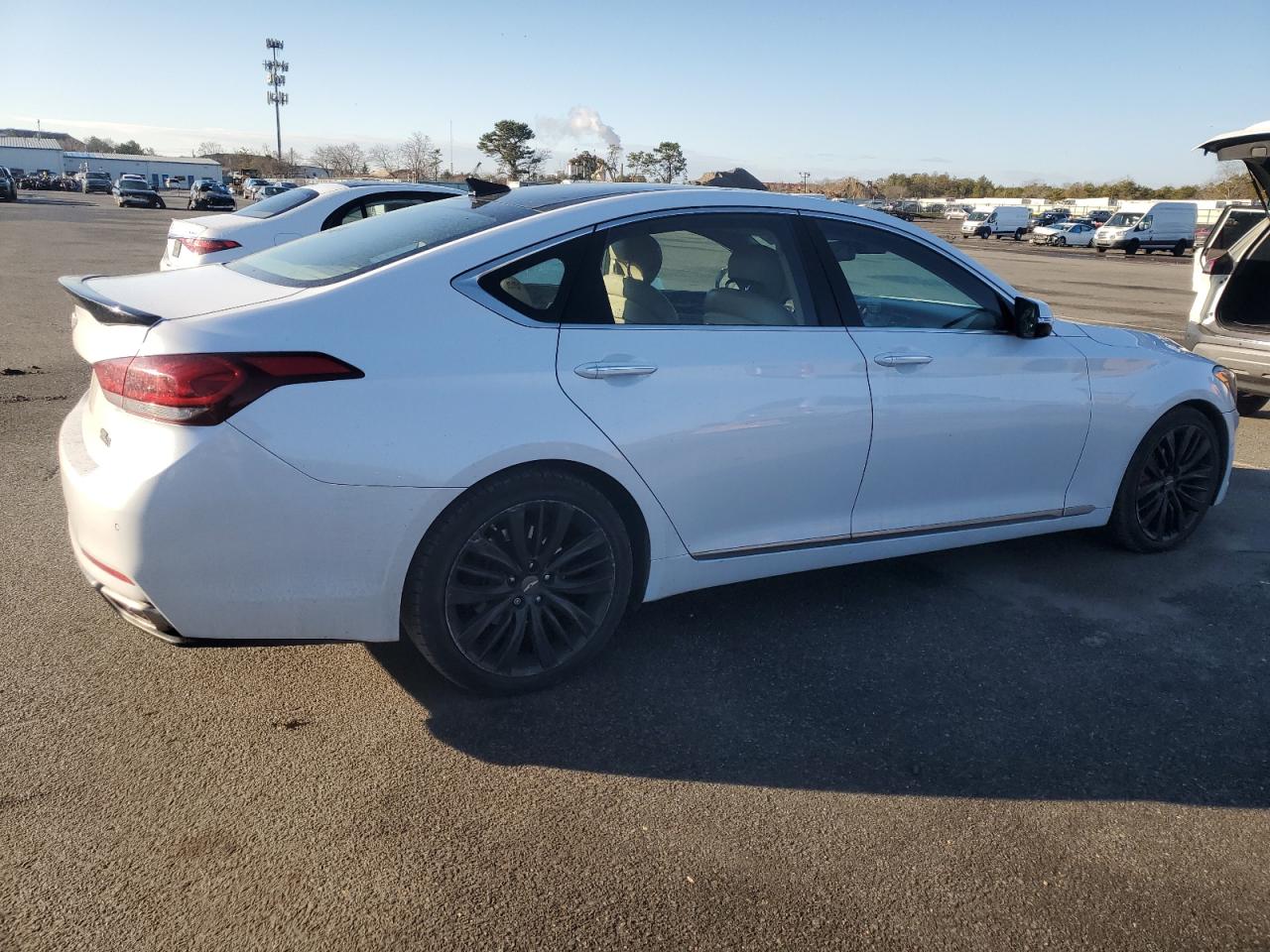 2015 Hyundai Genesis - Image 3