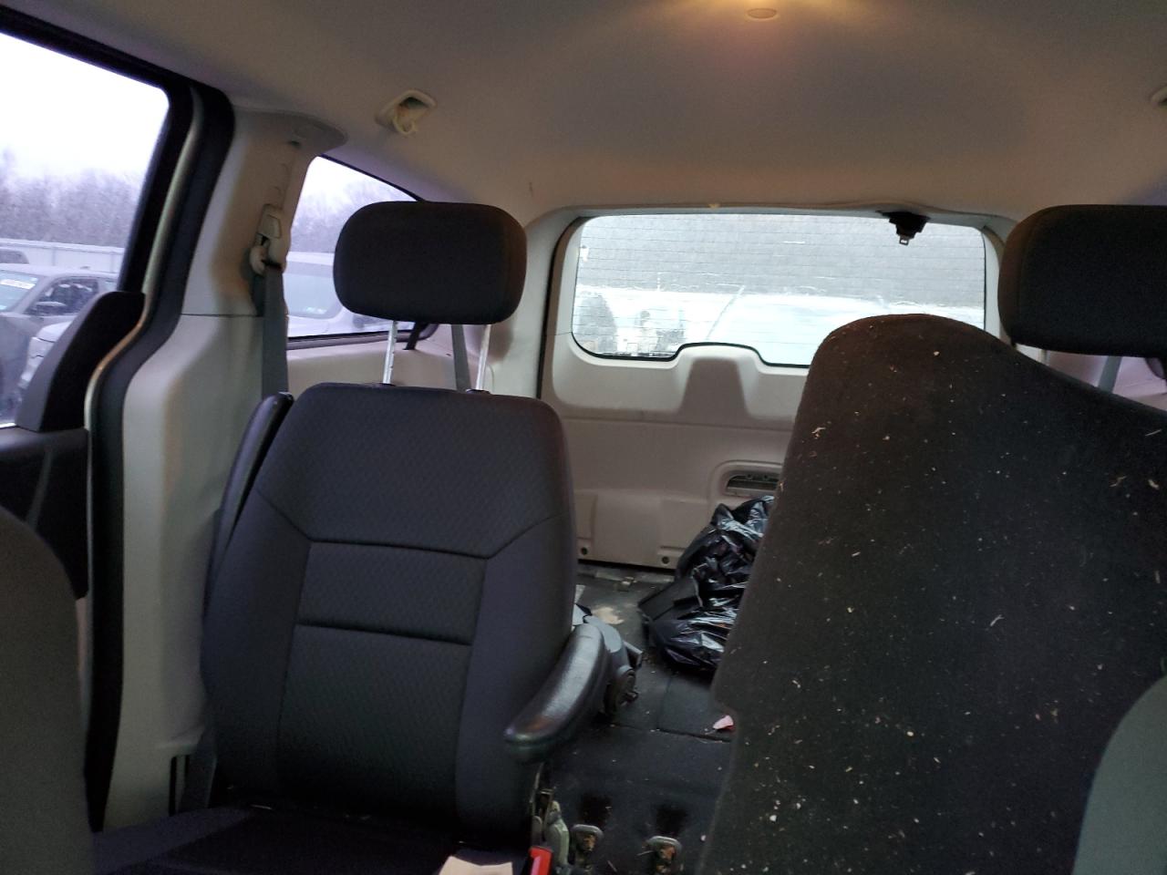 2010 Dodge Caravan - Image 10