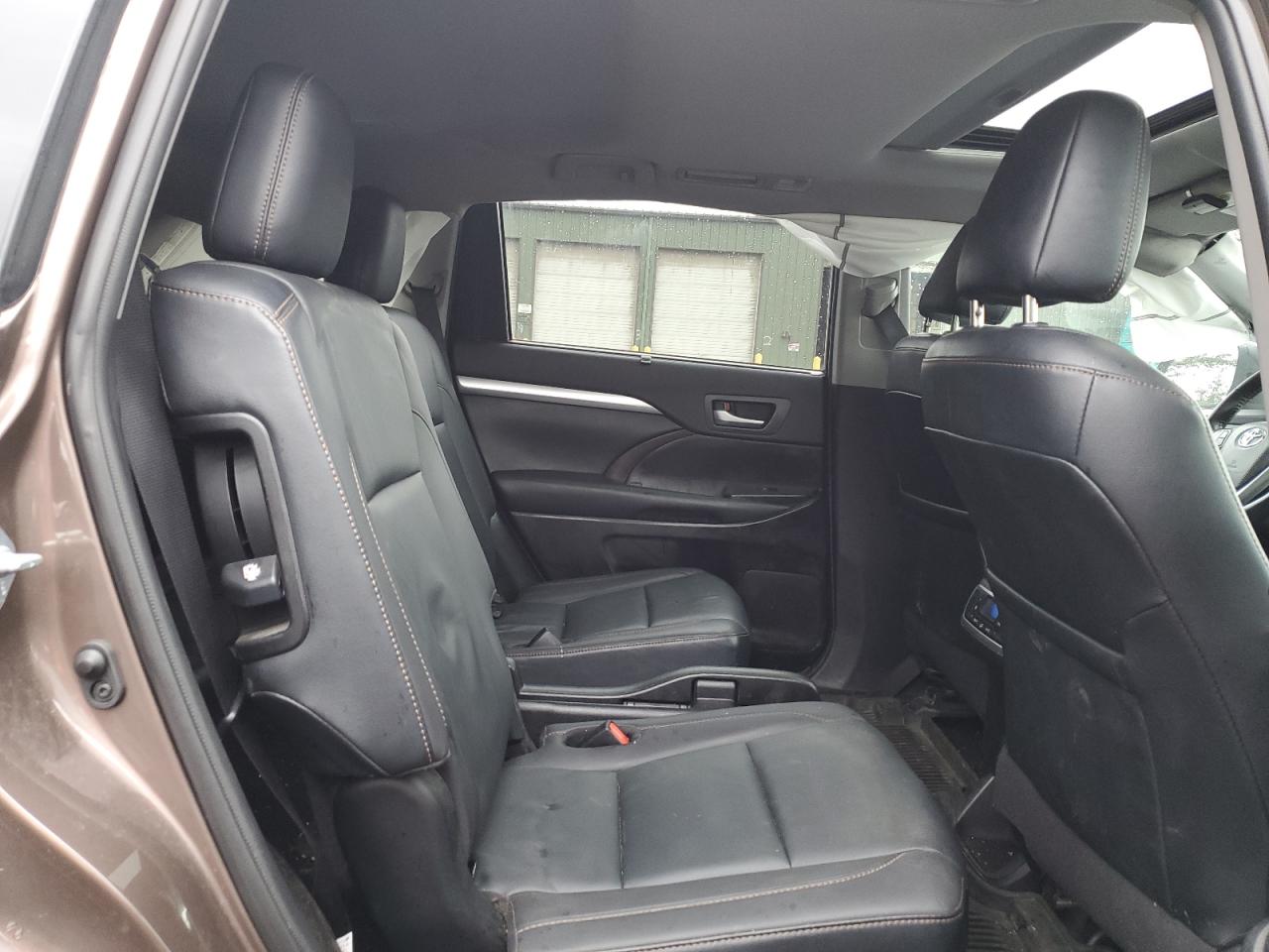 2019 Toyota Highlander - Image 11