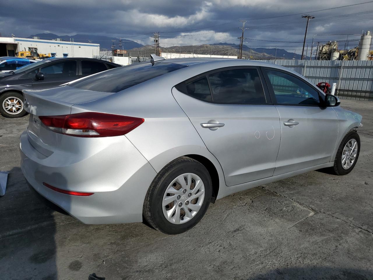 2017 Hyundai Elantra - Image 3