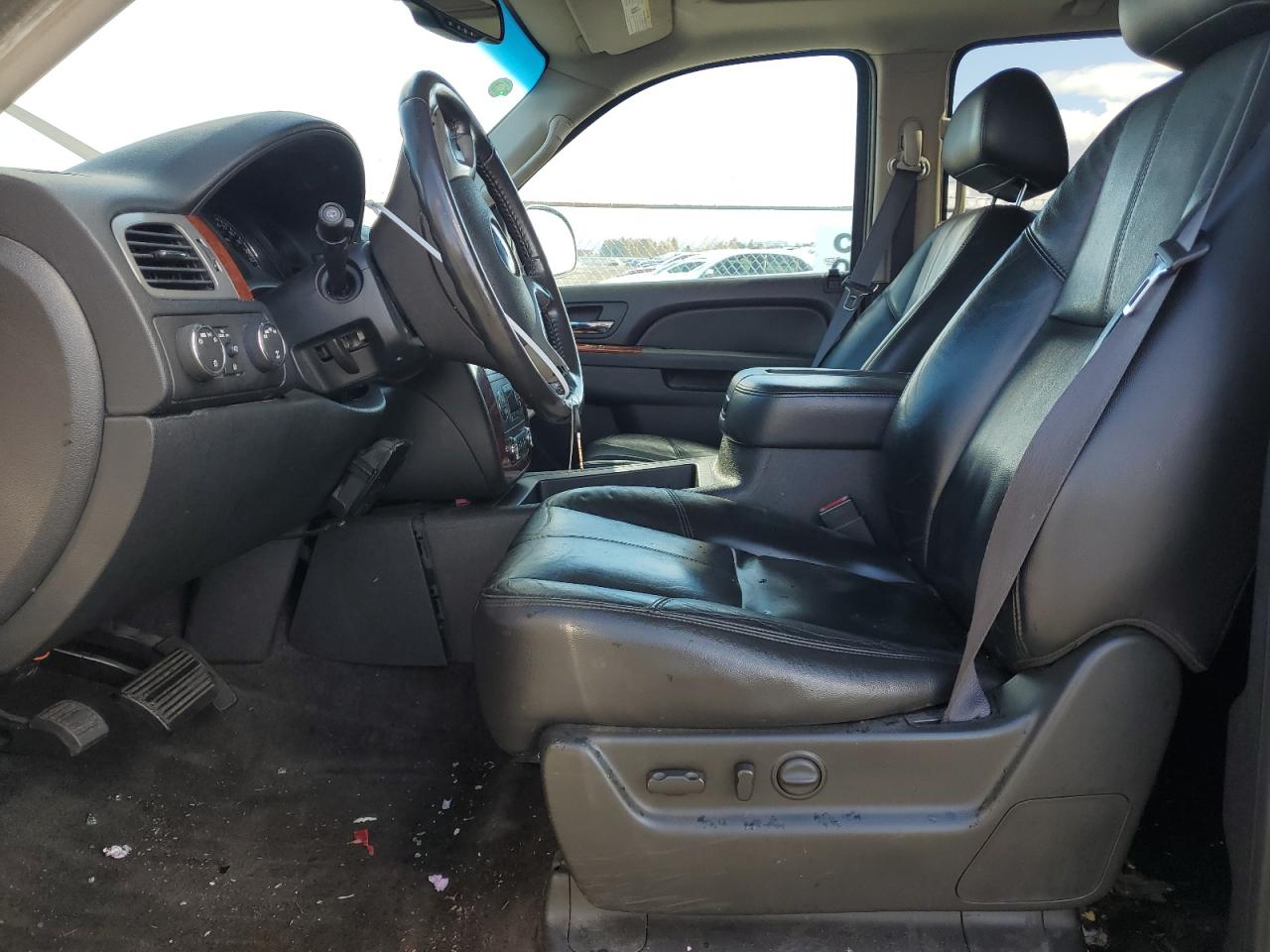 2011 Chevrolet Suburban - Image 7