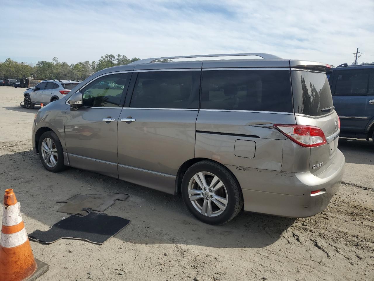 2013 Nissan Quest - Image 2