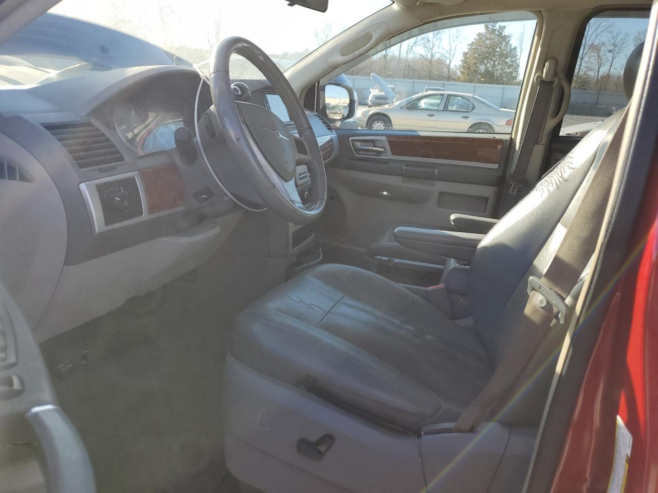 2009 Chrysler Town & Country - Image 7