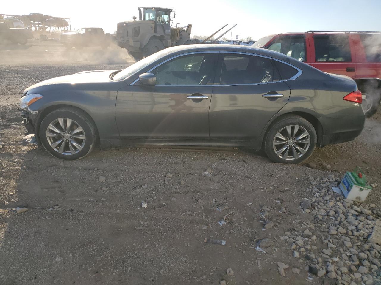 2012 Infiniti M - Image 2