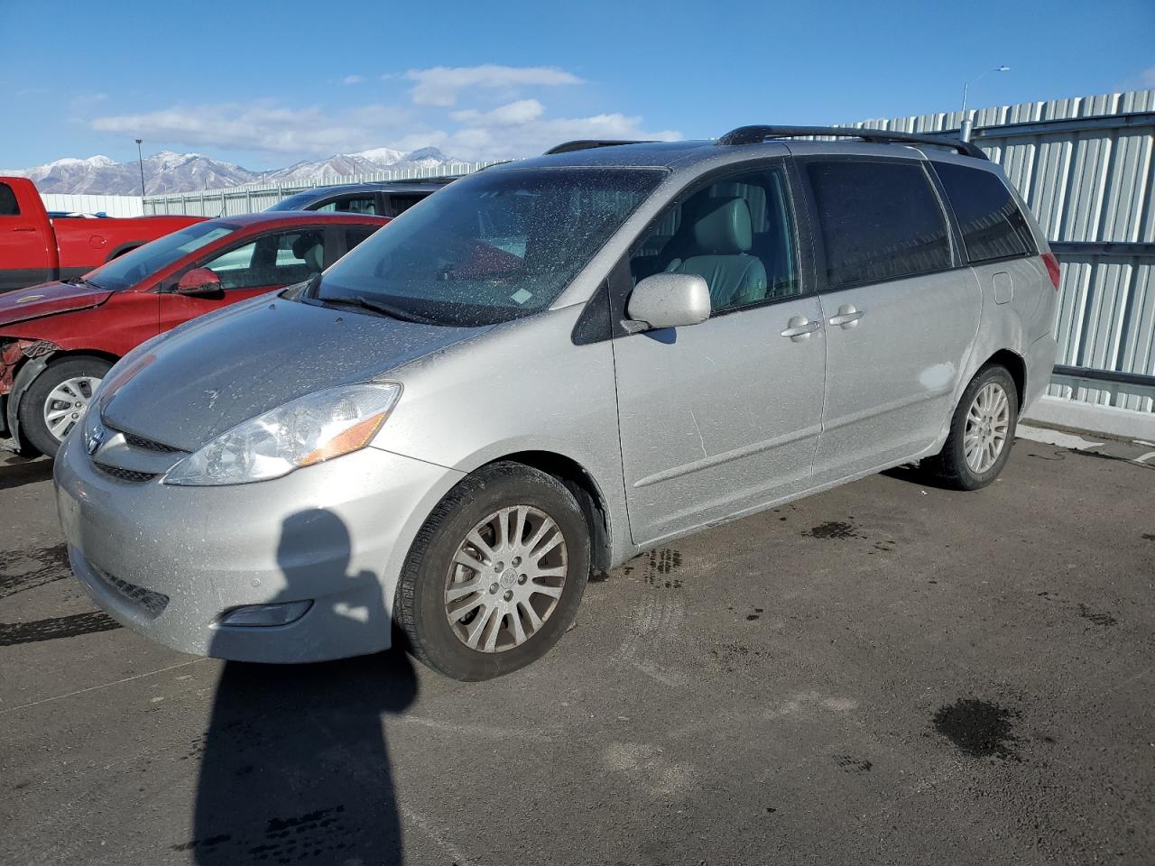 2010 Toyota Sienna - Image 1