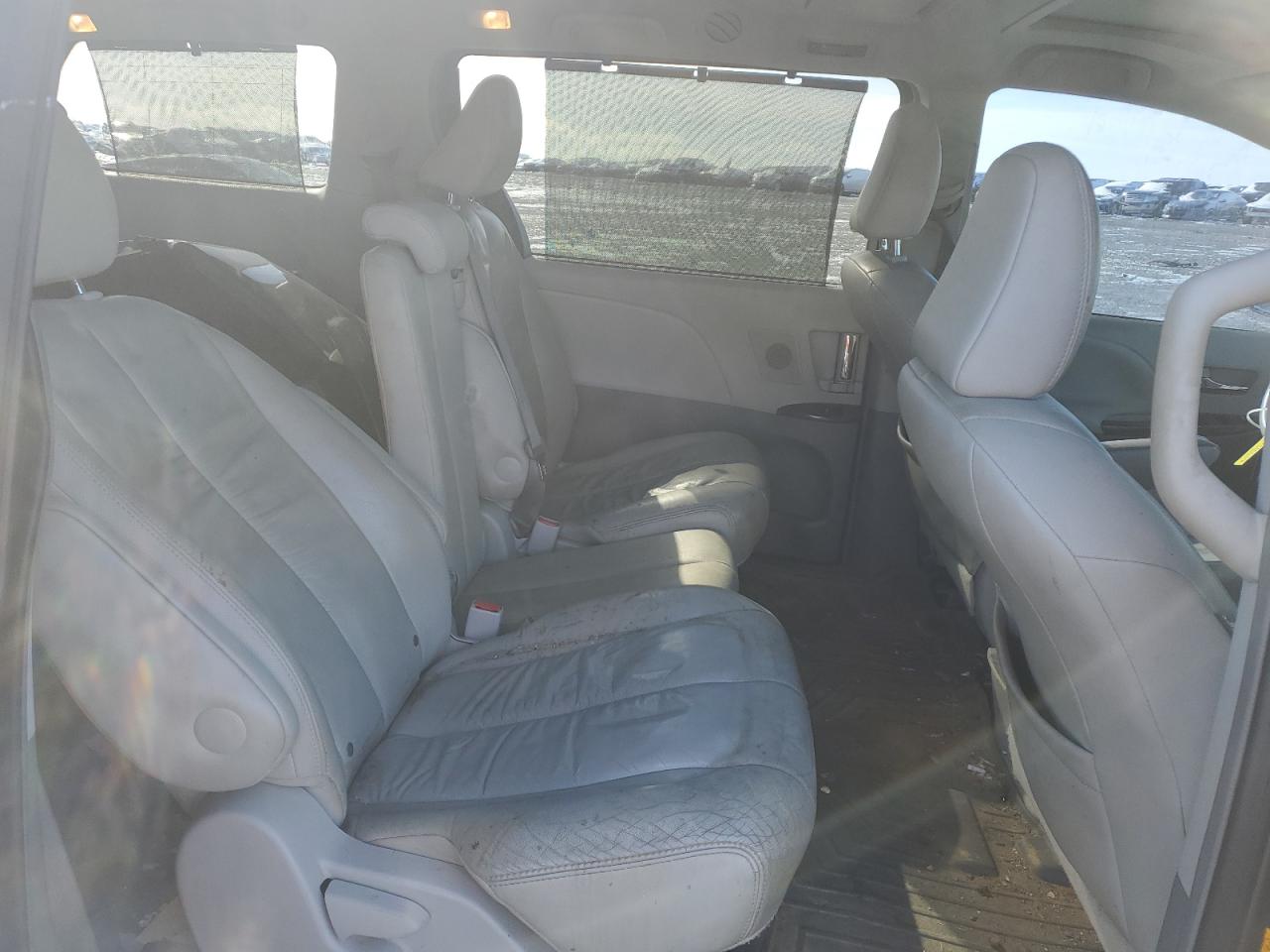 2012 Toyota Sienna - Image 11