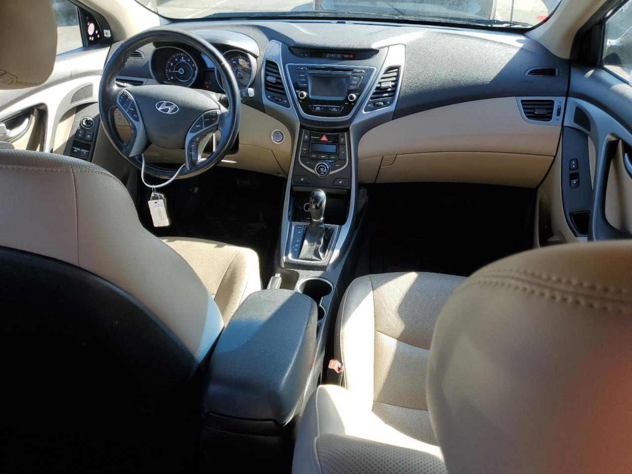 2016 Hyundai Elantra - Image 8
