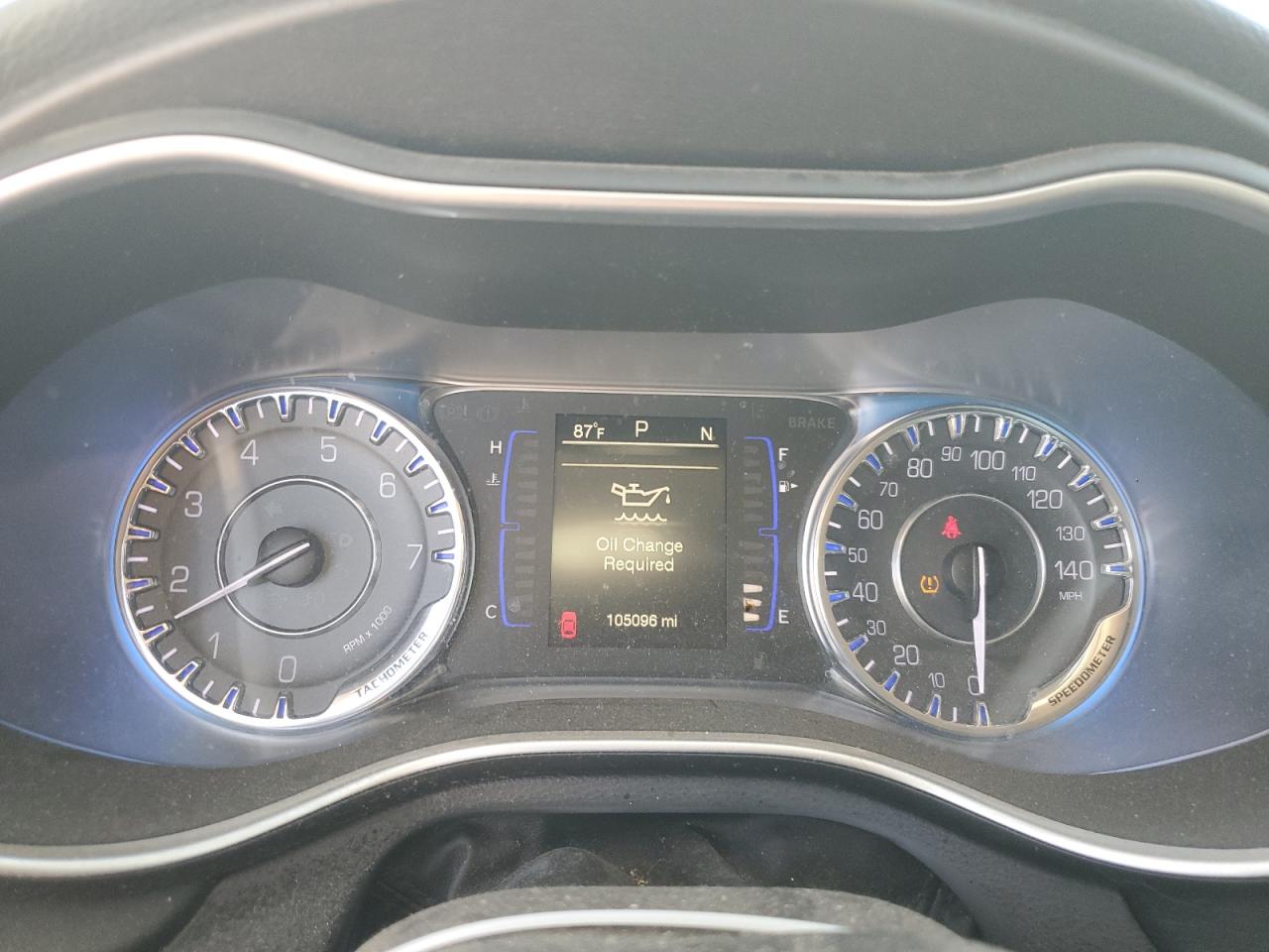 2016 Chrysler 200 - Image 9