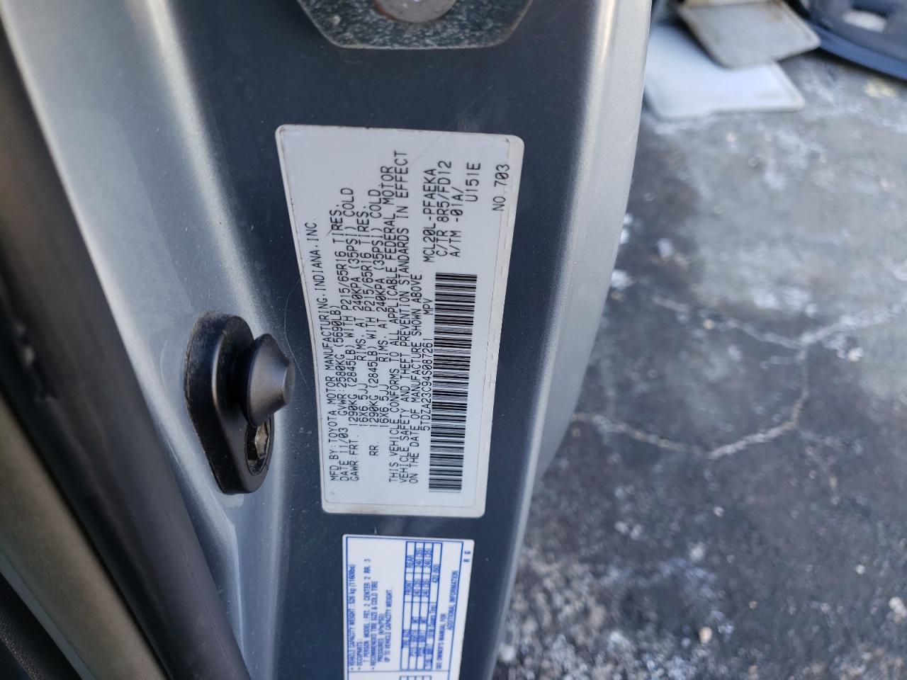 2004 Toyota Sienna - Image 15