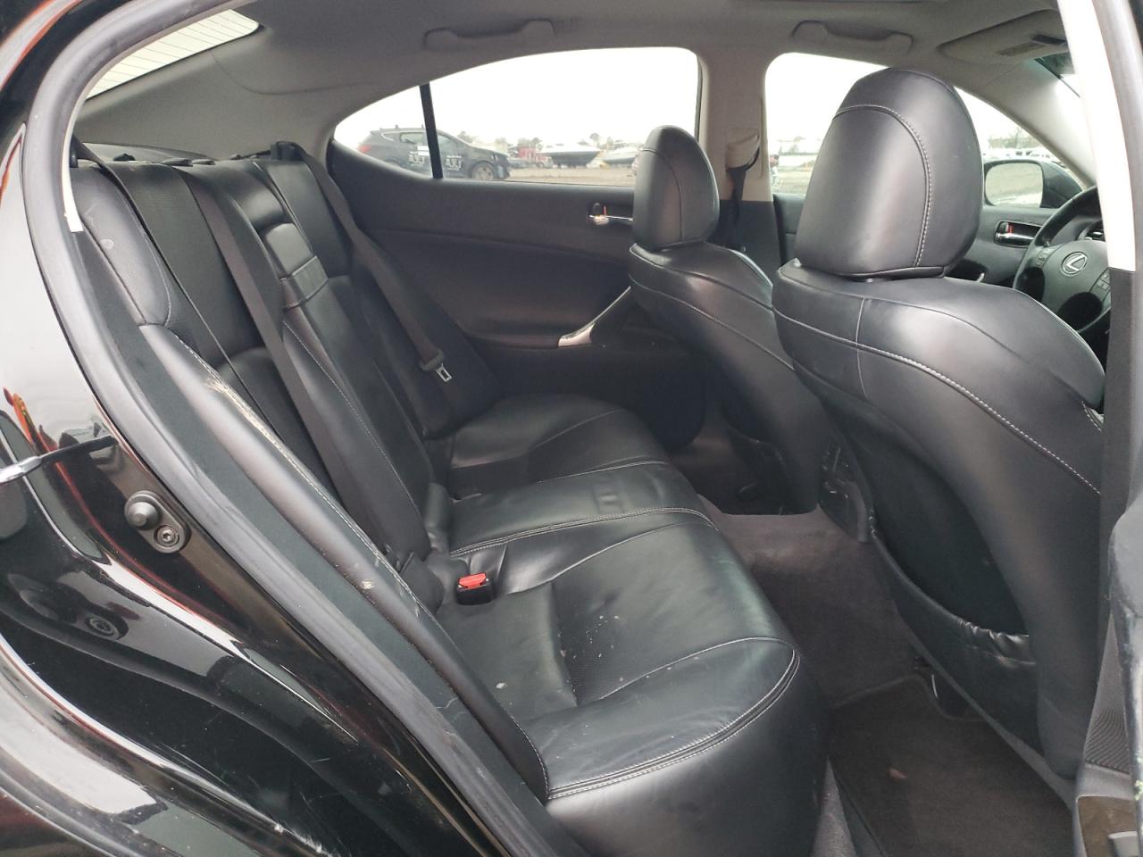 2010 Lexus IS - Image 10