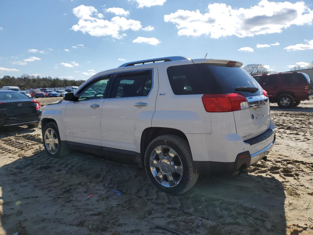 2010 GMC Terrain - Image 2