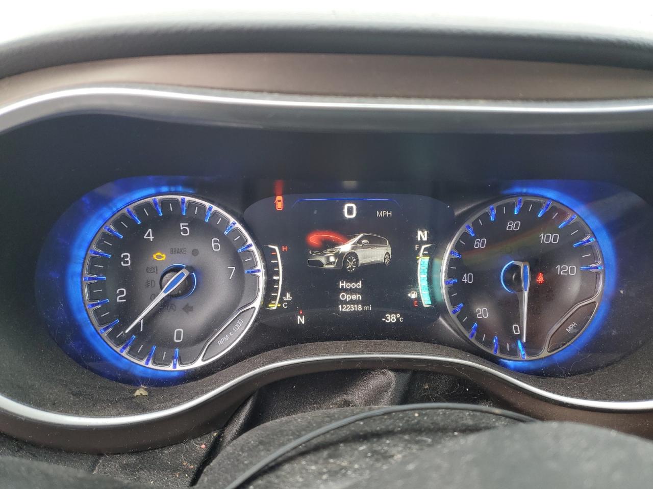 2017 Chrysler Pacifica - Image 9