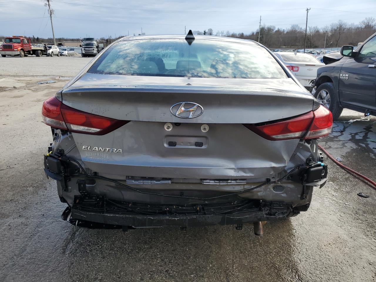 2018 Hyundai Elantra - Image 6