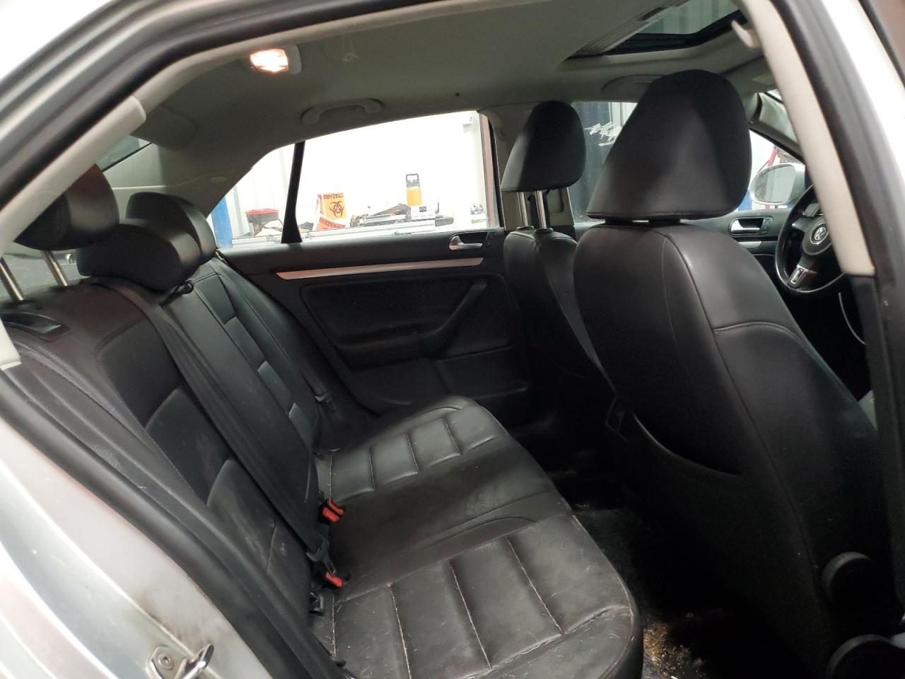 2010 Volkswagen Jetta - Image 10