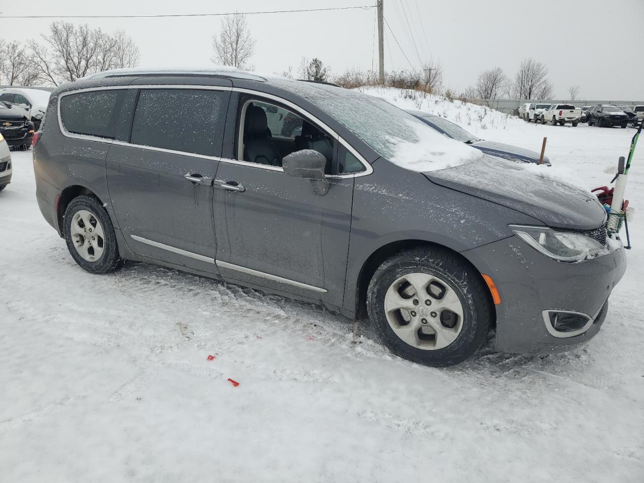 2017 Chrysler Pacifica - Image 4