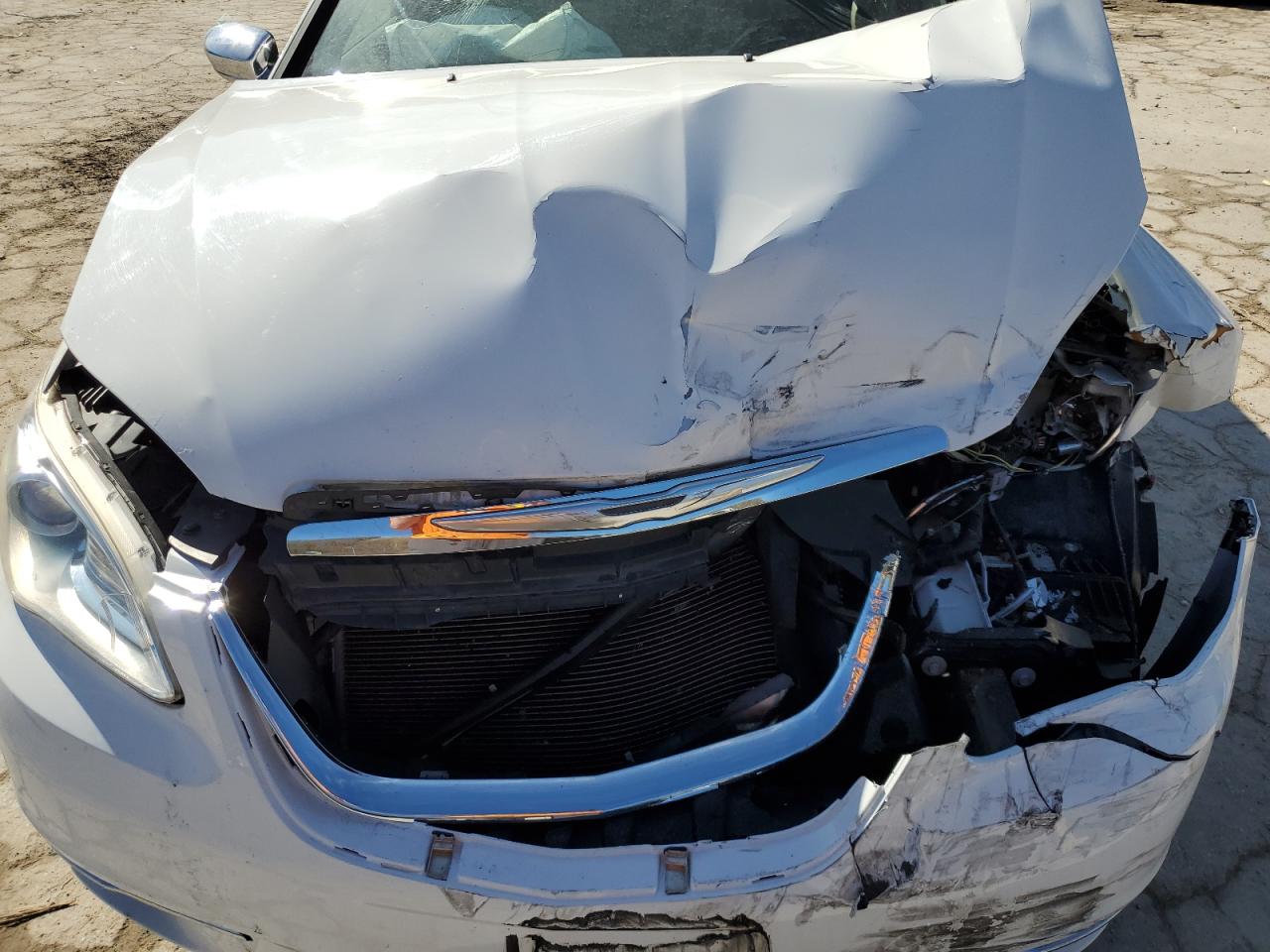 2013 Chrysler 200 - Image 12