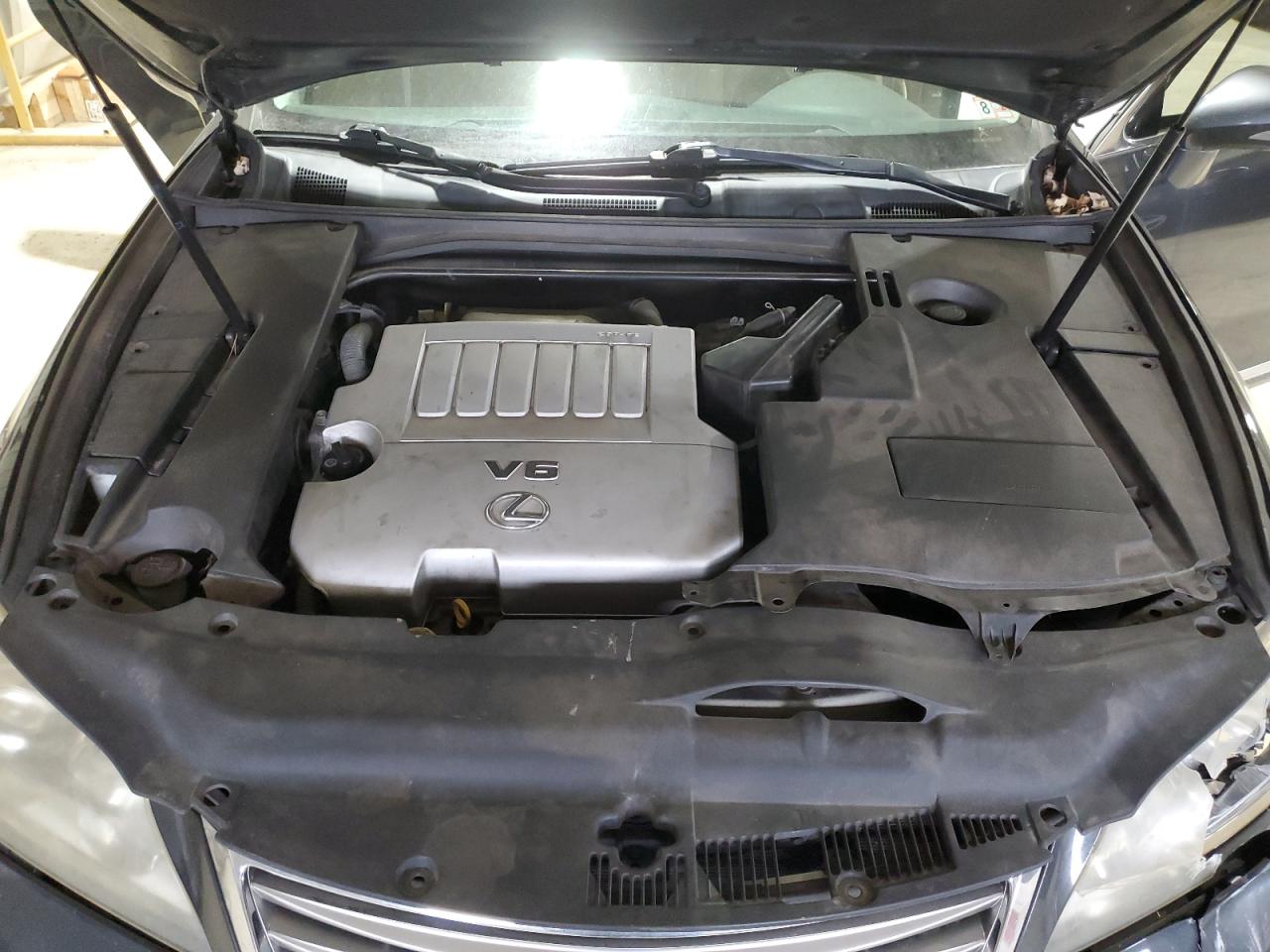 2011 Lexus ES - Image 11