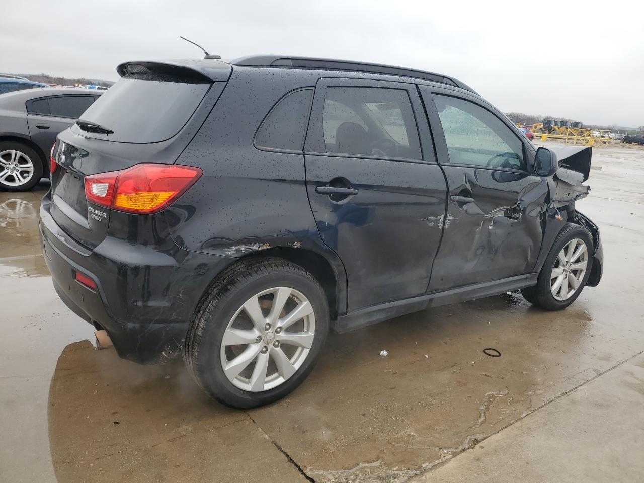 2012 Mitsubishi Outlander - Image 3
