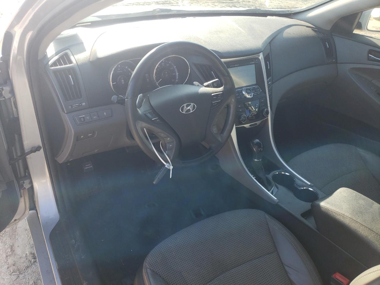 2011 Hyundai Sonata - Image 8
