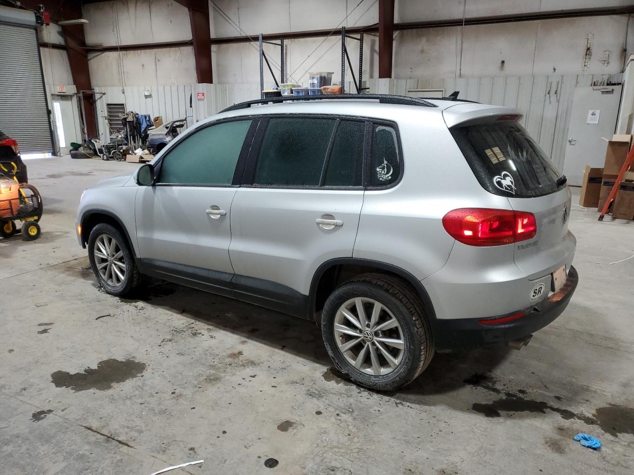 2015 Volkswagen Tiguan - Image 2